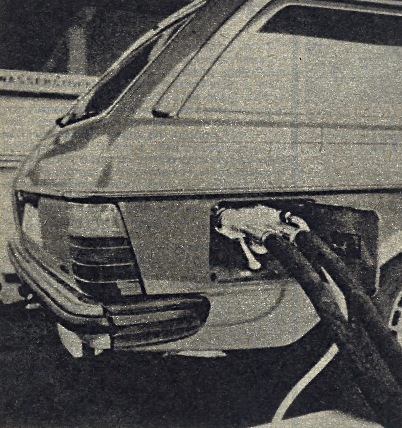 Mercedes-S123-prototyp-na-wodor-tankowanie-wodoru