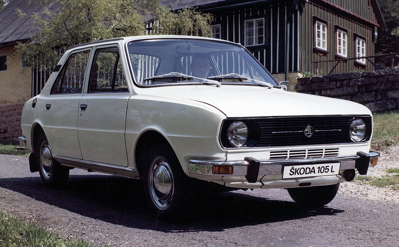 Skoda 105 L przod i bok