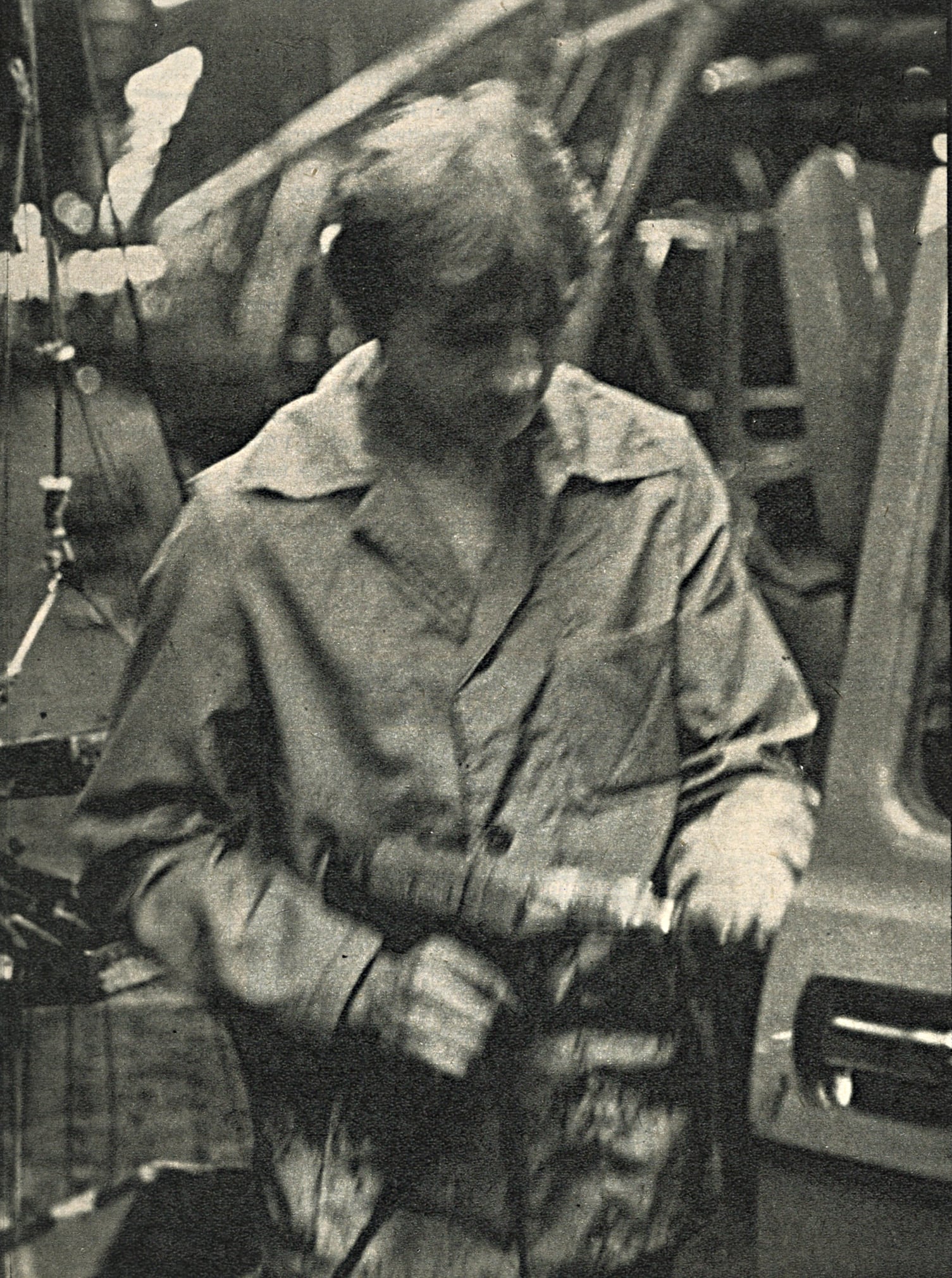 FSM mezczyzna na linii produkcyjnej w fabryce samochodów