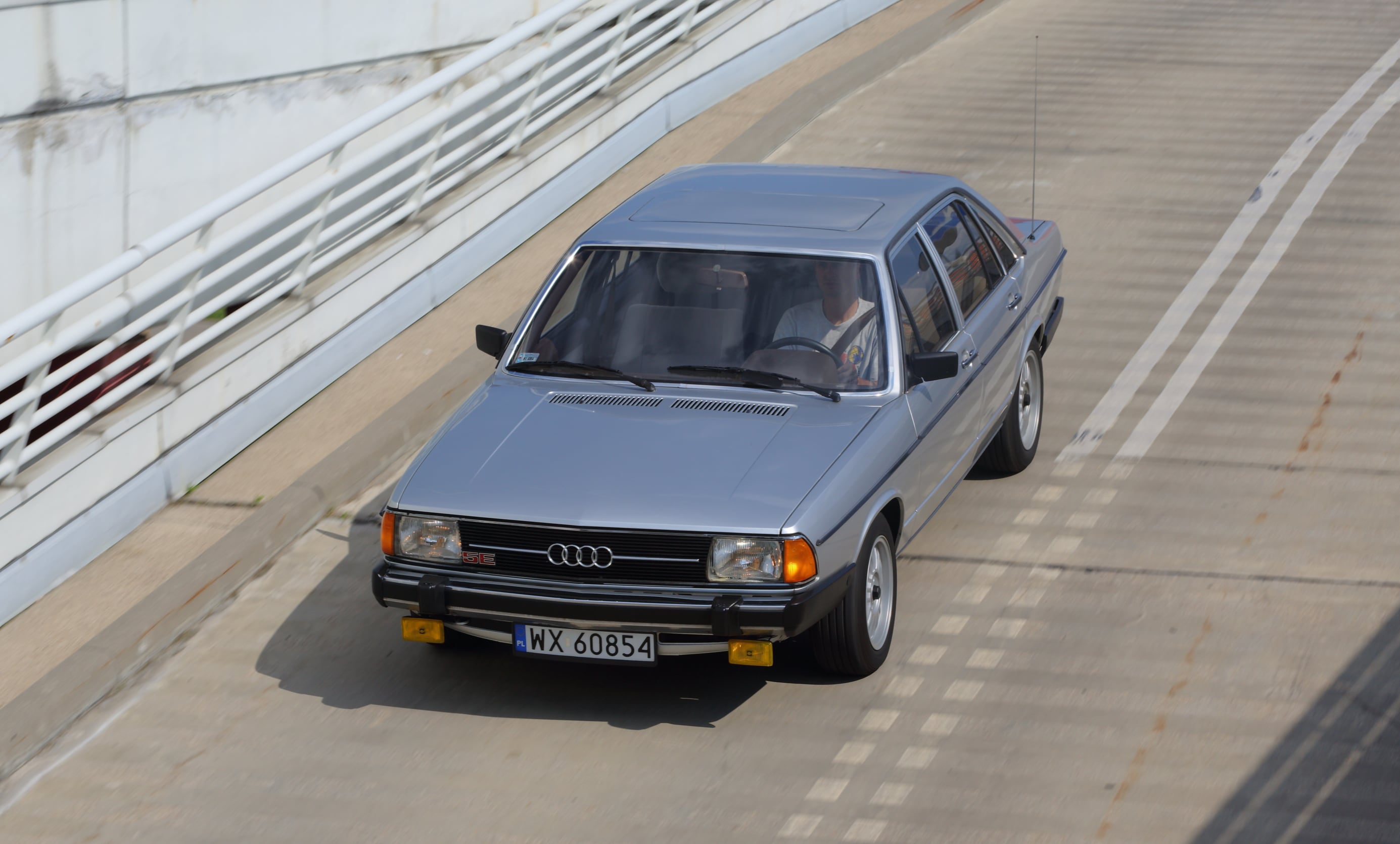 Audi 100 C2 widok z góry