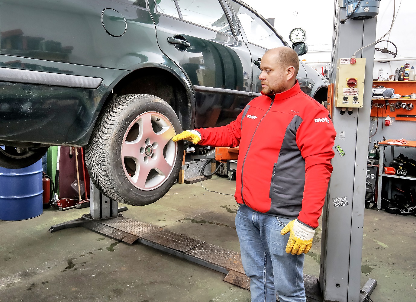obsluga auta uniesienie auta na metr
