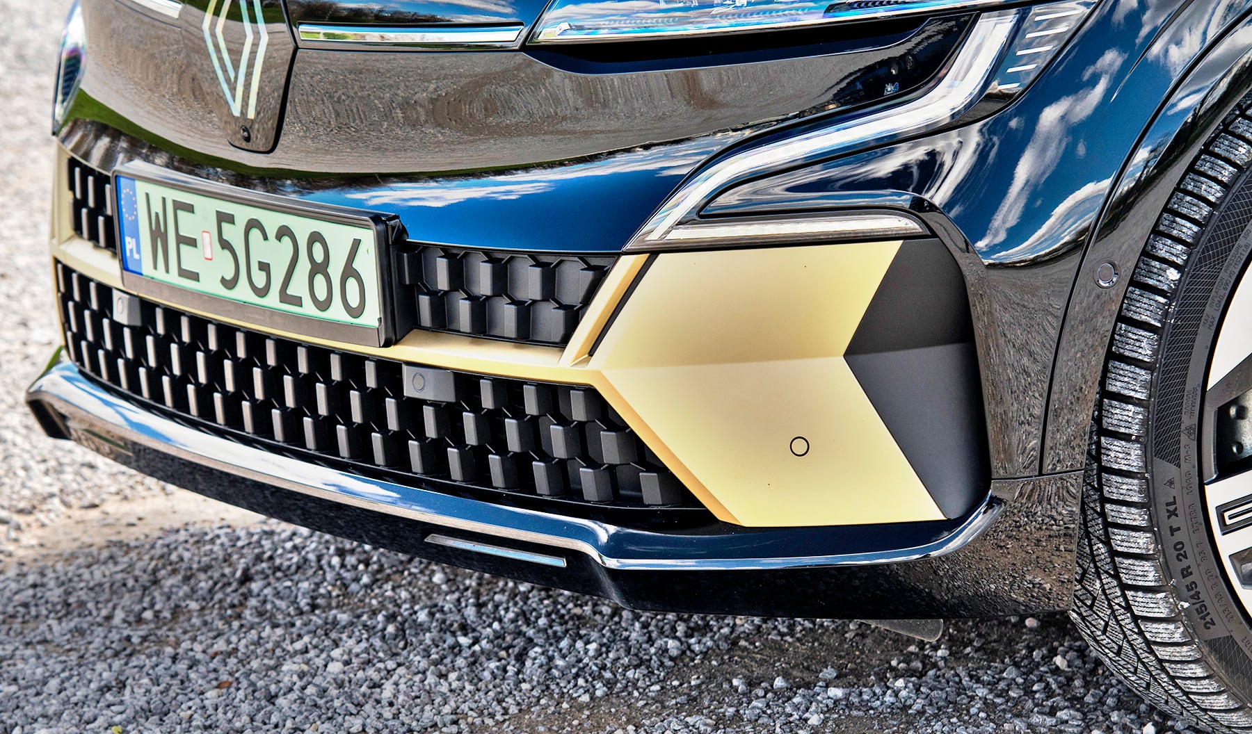 Renault Megane E-Tech EV60 iconic wstawka w zderzaku