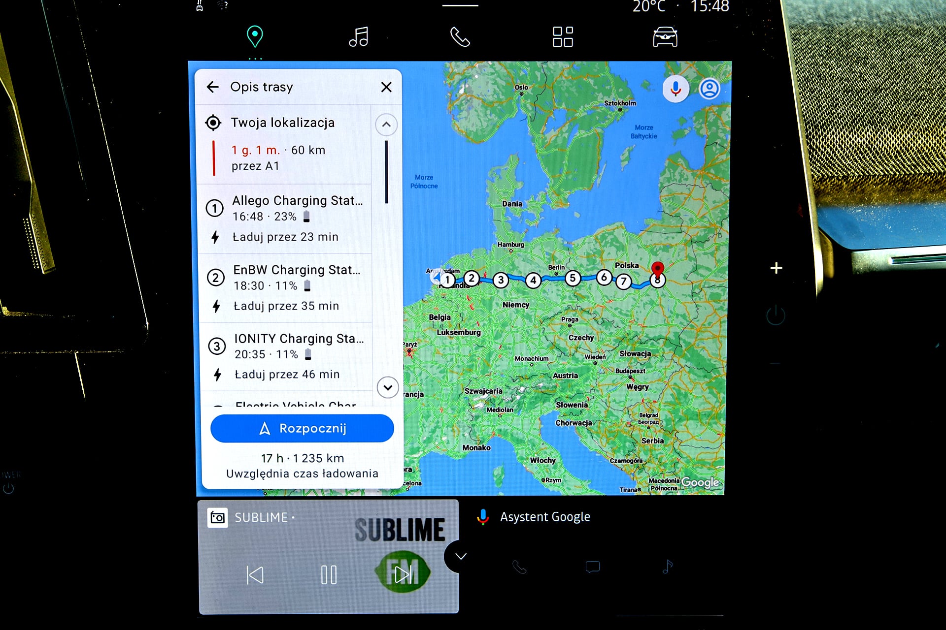 Renault Megane E-Tech EV60 techno mapa na wyświetlaczu