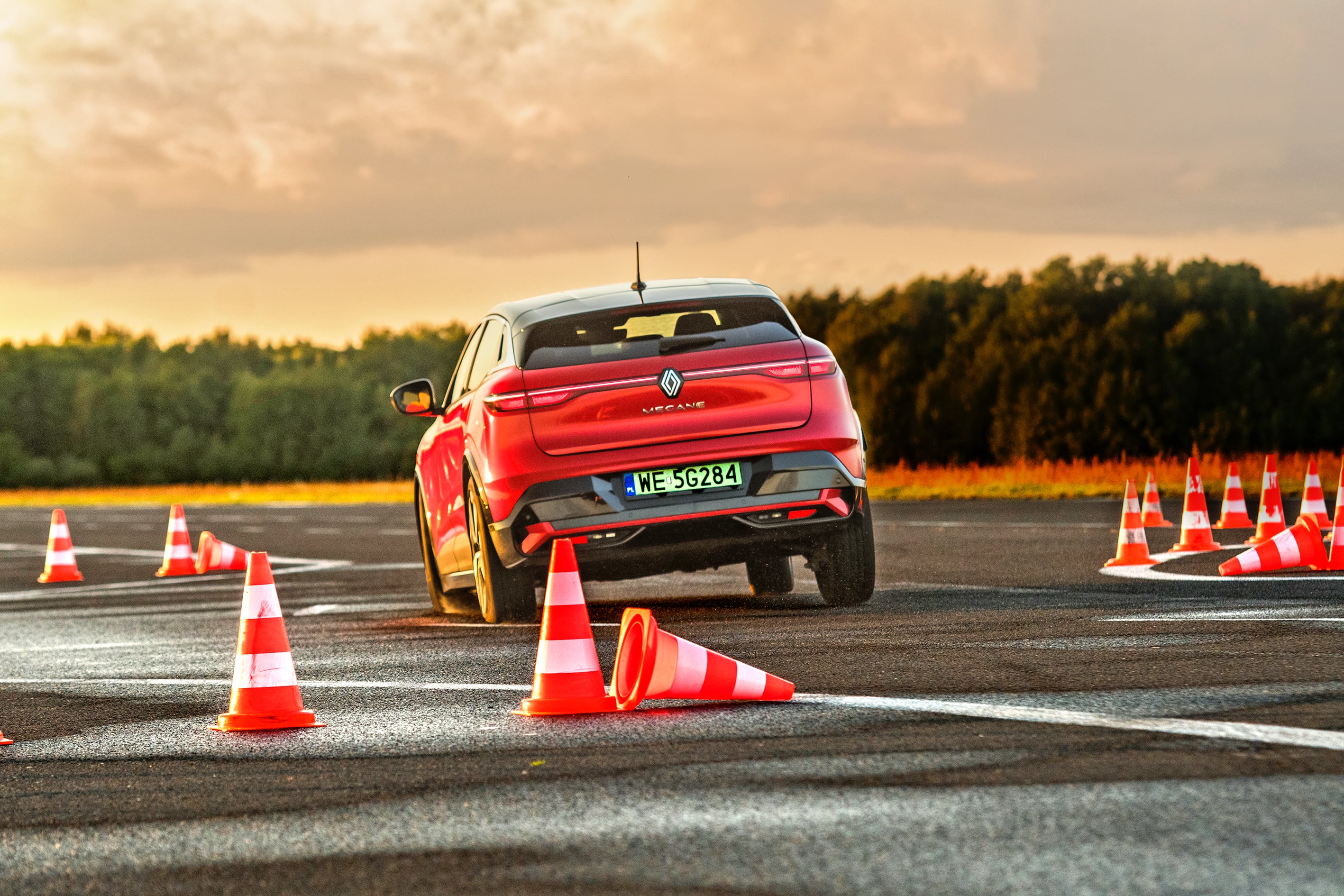 Renault Megane E-Tech EV60 techno tył na torze