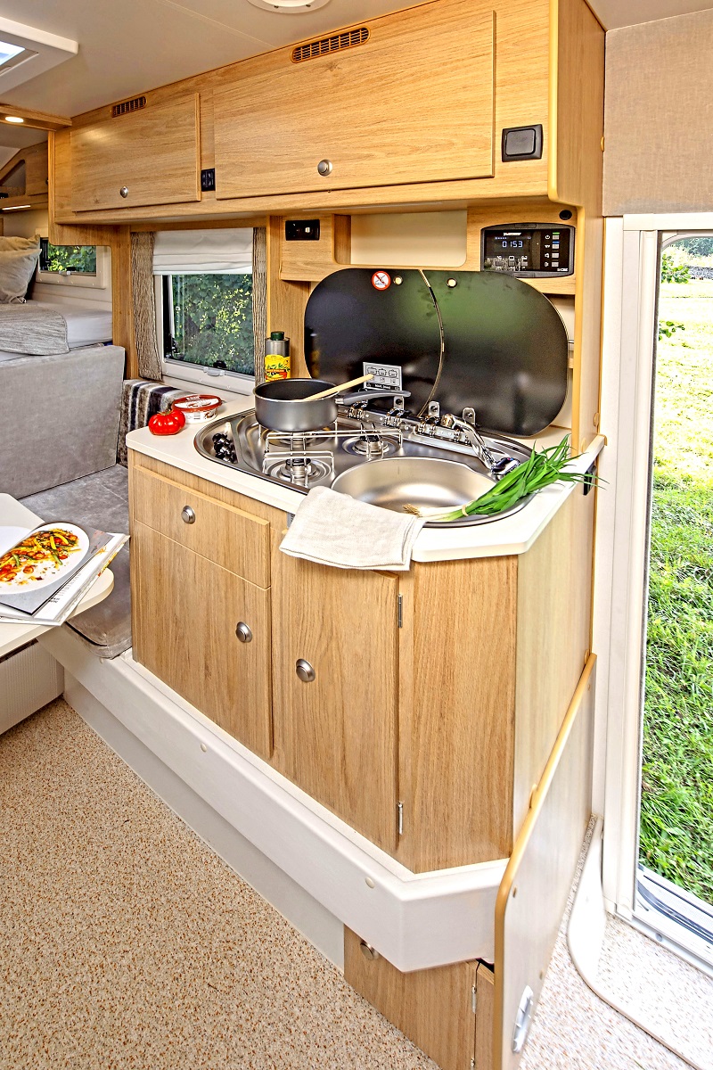 Jeep Gladiator zabudowa Tischer_kuchnia