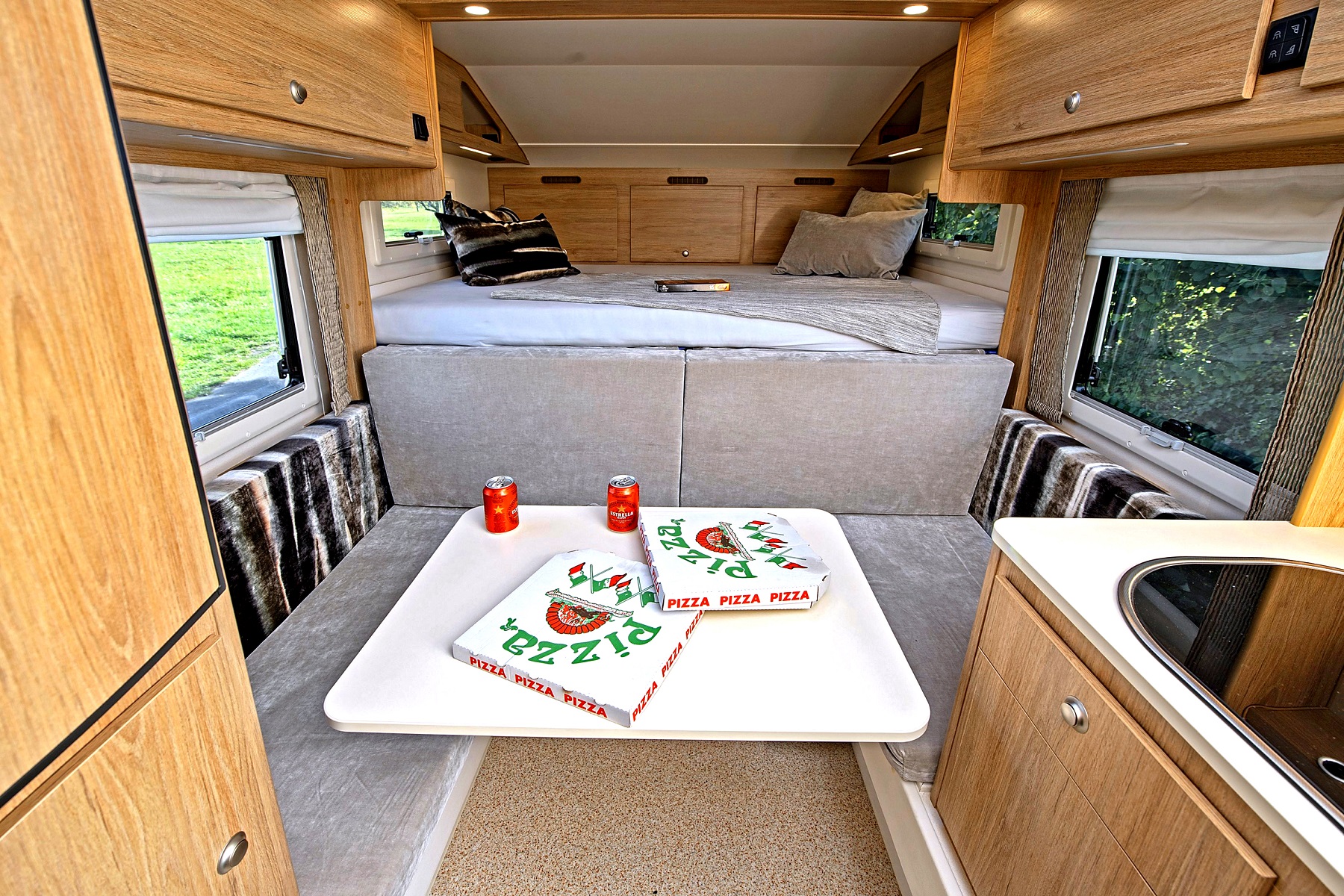 Jeep Gladiator zabudowa Tischer_wnetrze