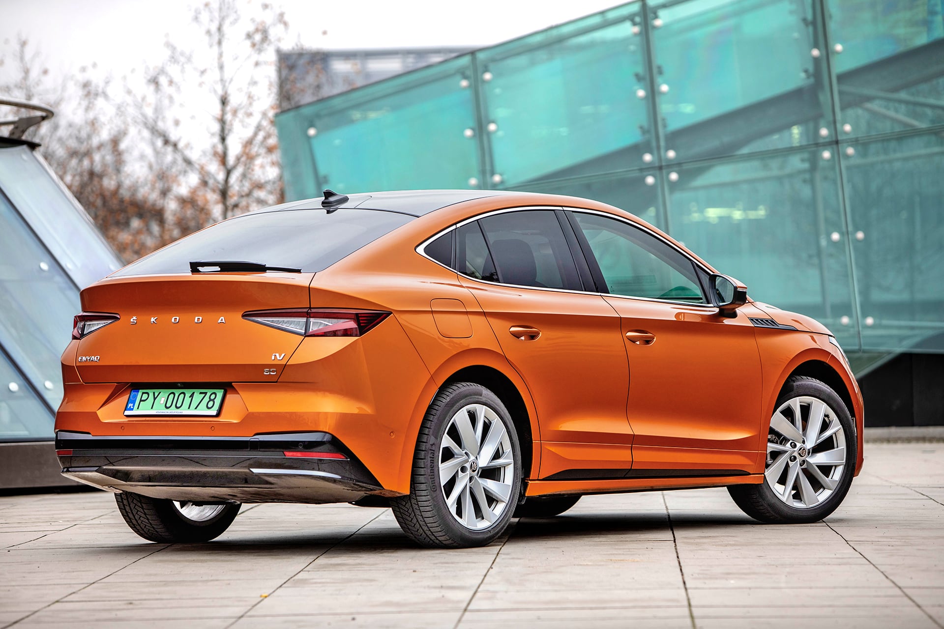 Skoda Enyaq Coupe tył i bok