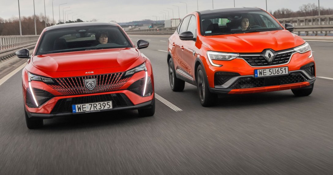 Peugeot 408 i Renault Arkana – przody w ruchu