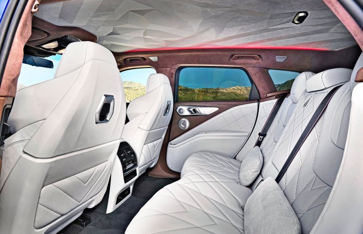 BMW XM – wnętrze, fotele z tyłu