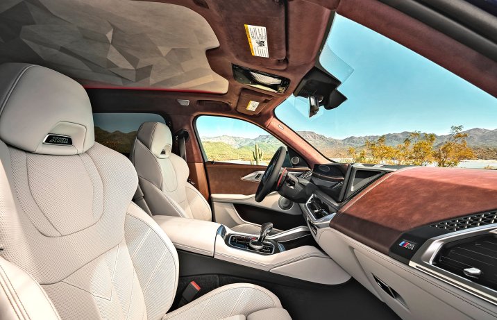 BMW XM – wnętrze, fotele z przodu