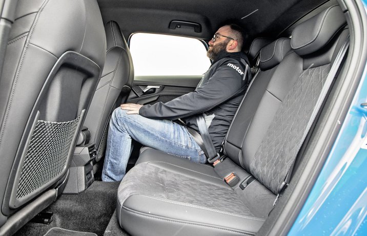 Audi A3 45 TFSI e – kanapa, fotele tył