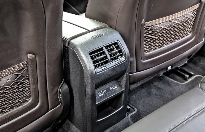 DS 4 E-Tense 225 – nawiewy tył