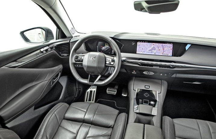 DS 4 E-Tense 225 – kokpit