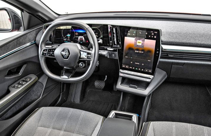 Renault Megane E-Tech EV60 techno  – deska rozdzielcza