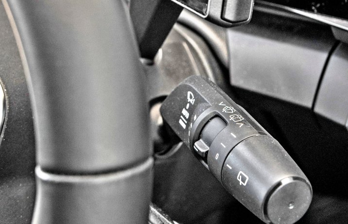 Renault Megane E-Tech EV60 techno  – dźwignie za kierownicą