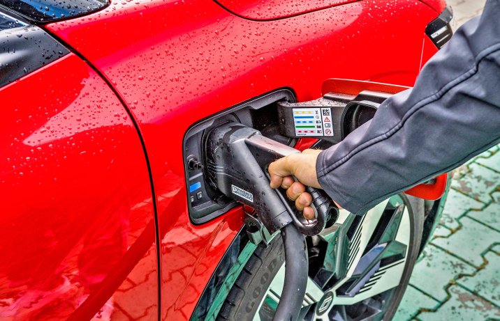 Renault Megane E-Tech EV60 techno – gniazdo ładowania