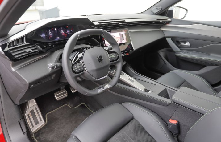 Peugeot 408 - kokpit
