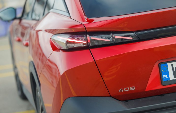 Peugeot 408 - światło