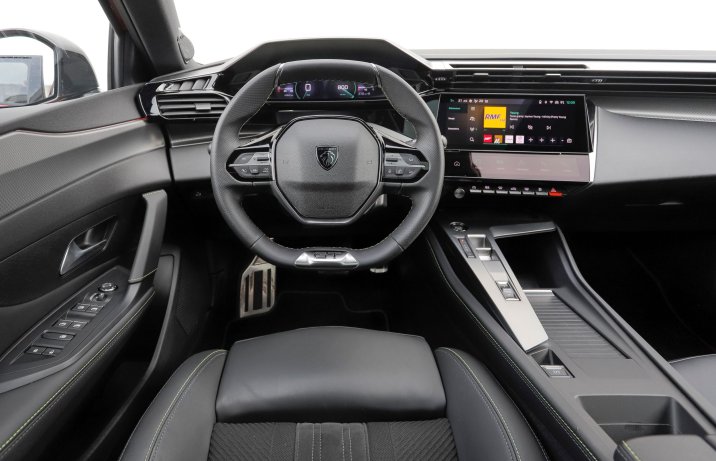 Peugeot 408 - kokpit