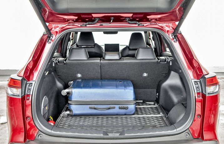 Toyota Corolla Cross 2.0 Hybrid AWD-i e-CVT – bagażnik