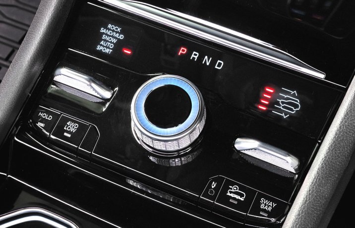 Jeep Grand Cherokee 4xe – wnętrze, panel sterowania 4x4