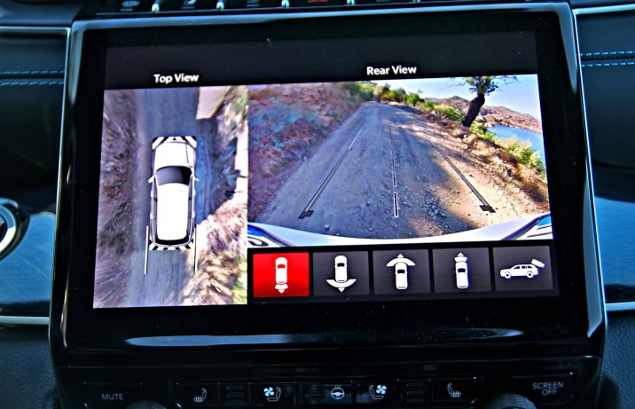 Jeep Grand Cherokee 4xe – wnętrze, widok z kamer