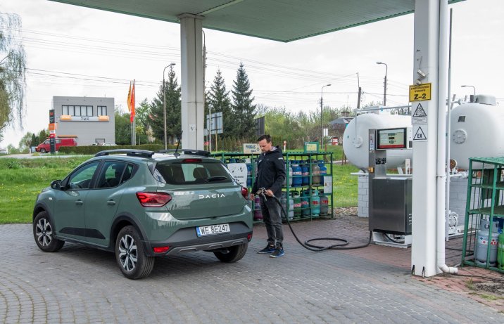 Dacia Sandero - tankowanie