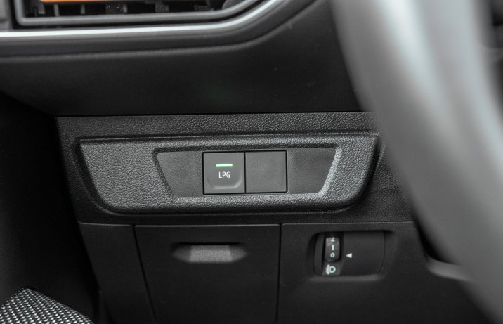 Dacia Sandero - włącznik LPG