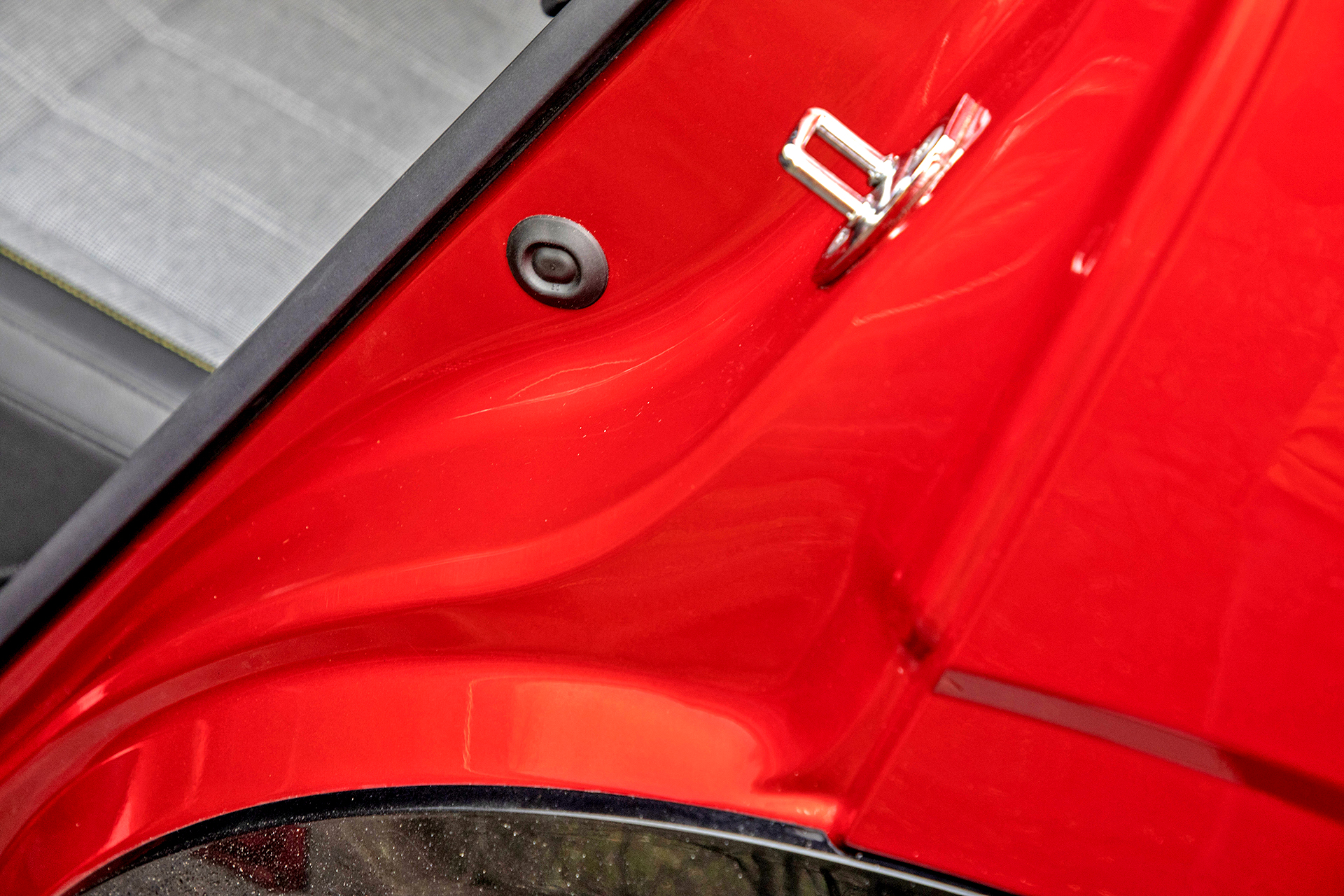 profesjonalne mycie aut_wneki za drzwiami po