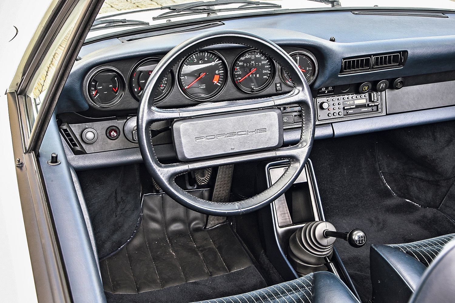 Porsche_911SC_Cabrio_deska