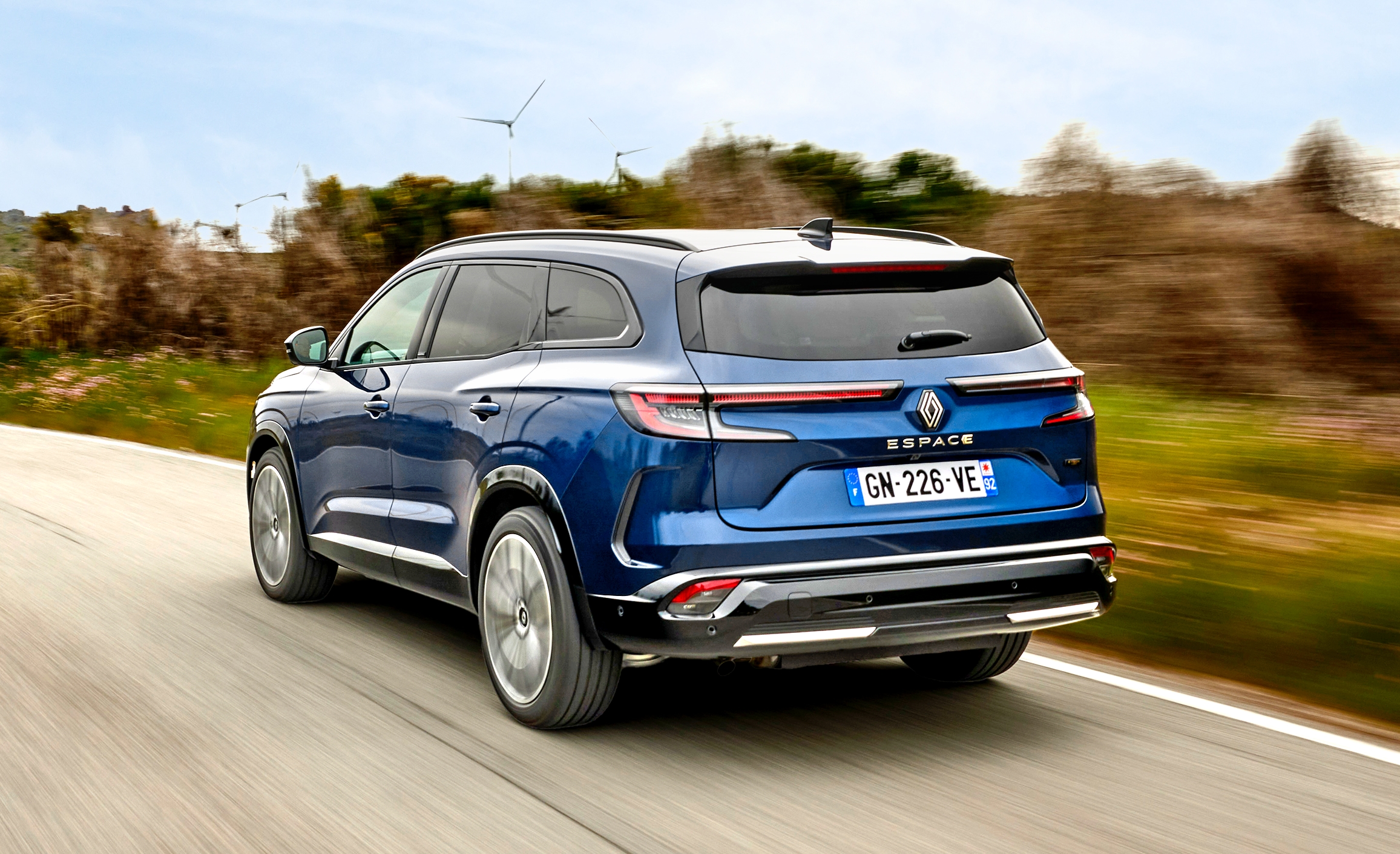 Renault Espace tył i bok w ruchu