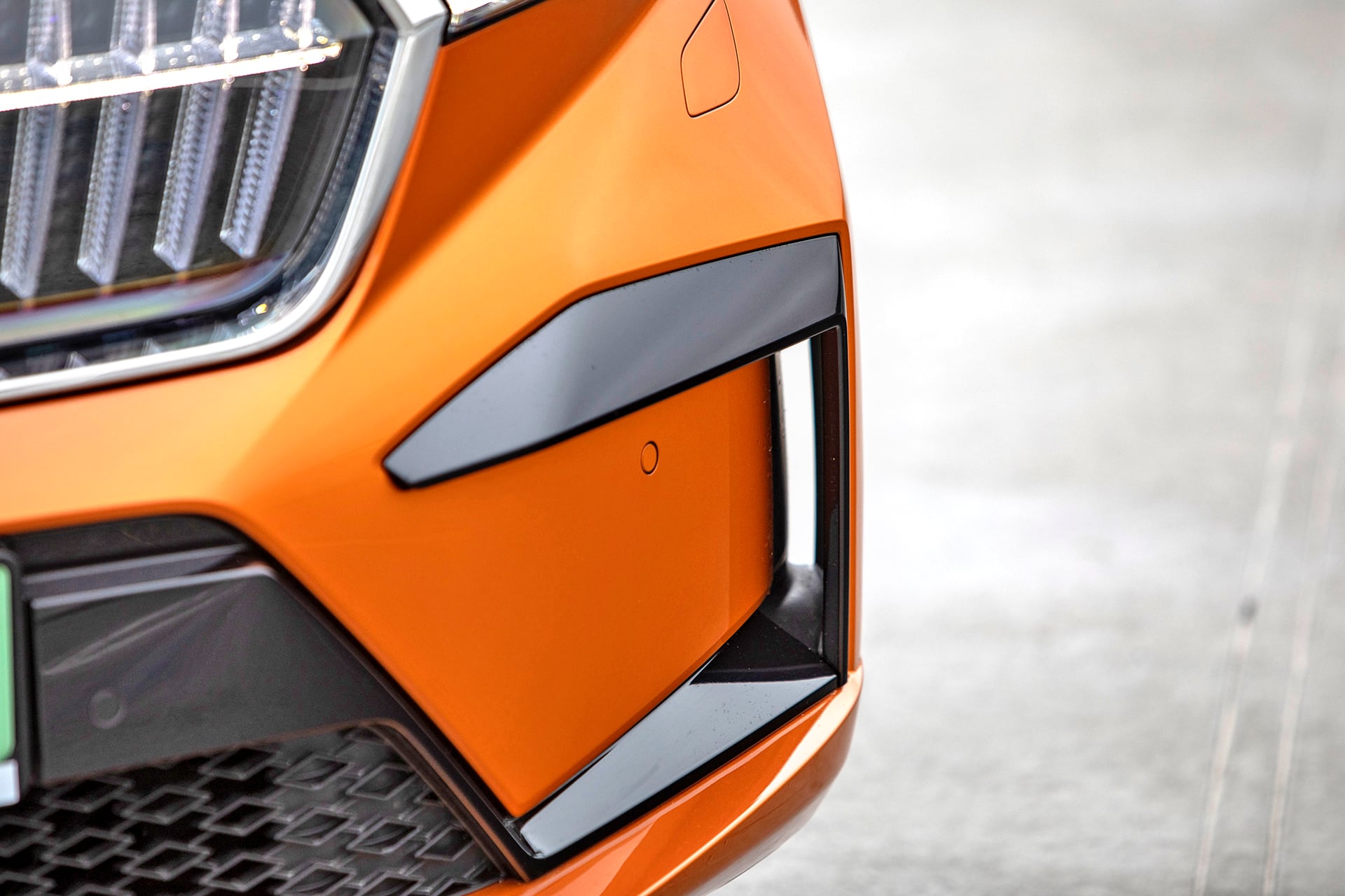 skoda enyaq coupe poprawa aerodynamiki kurtyna w zderzaku