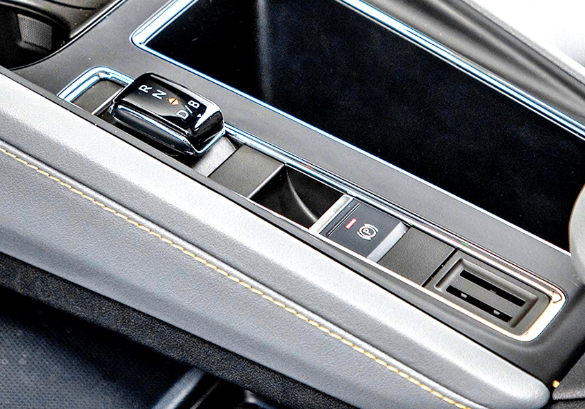 skoda enyaq coupe panel na tunelu środkowym