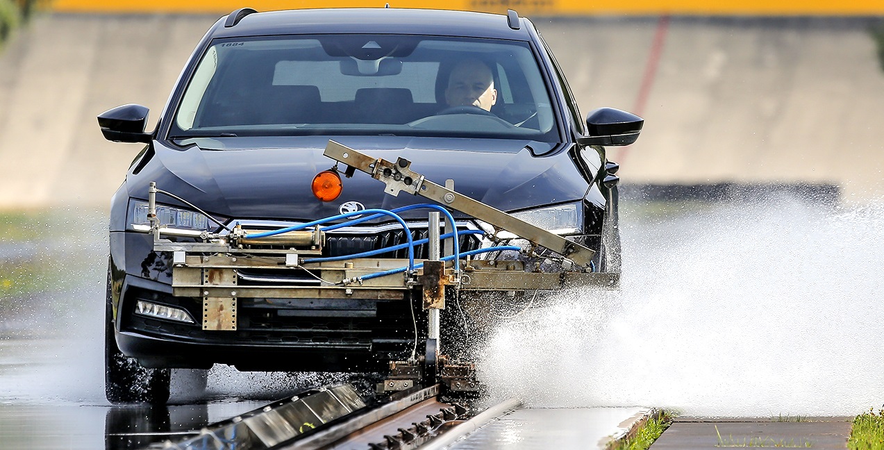 test opon nalewka_aquaplaning wzdluzny