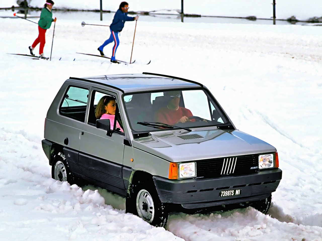 fiat-panda pierwszej generacji 4x4 przód na śniegu