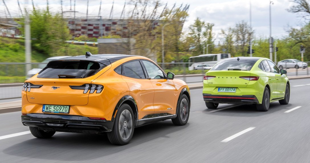 Ford Mustang Mach-E, Skoda Enyaq Coupe - tyły