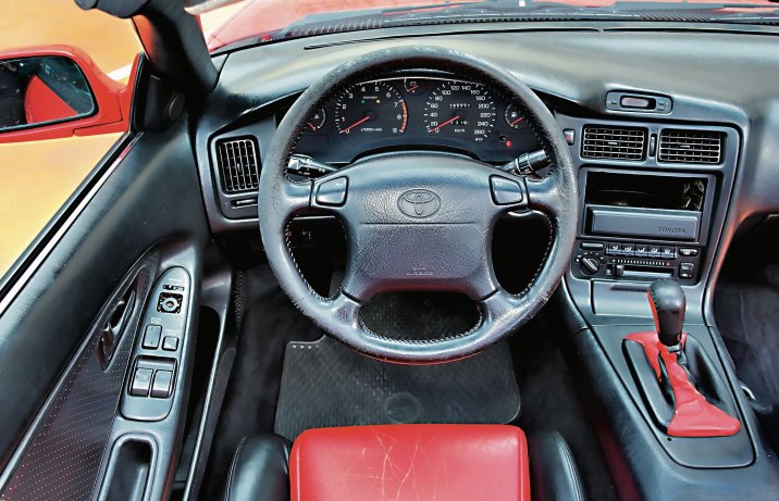Toyota MR2 II – wnętrze, deska rozdzielcza