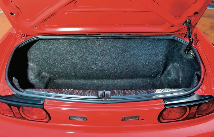 Toyota MR2 II – wnętrze, bagażnik