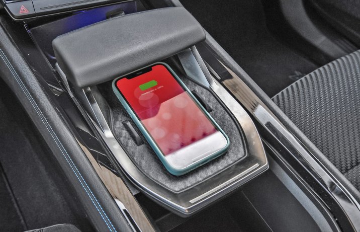 Renault Austral (2023) – ładowarka indukcyjna