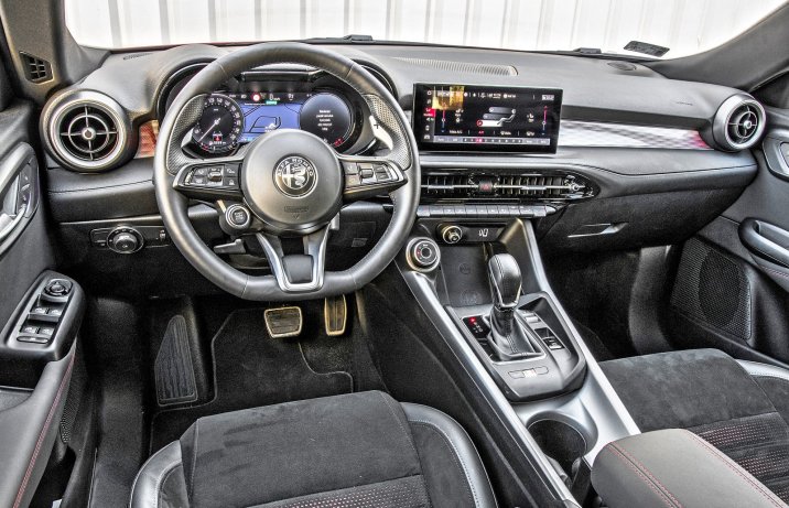 Alfa Romeo Tonale 1.5 T4 Hybrid – kokpit