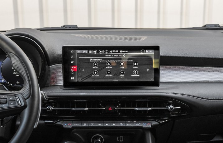 Alfa Romeo Tonale 1.5 T4 Hybrid – system operacyjny