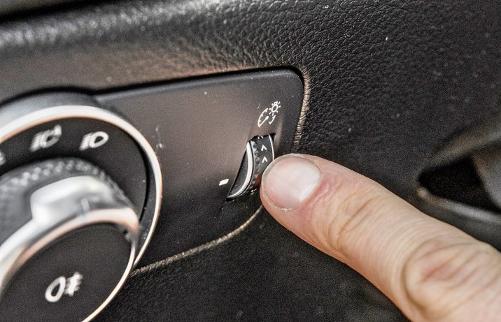 Alfa Romeo Tonale 1.5 T4 Hybrid – regulacja oświetlenia