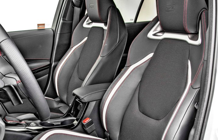 Toyota Corolla TS 2.0 Hybrid GR Sport – fotele