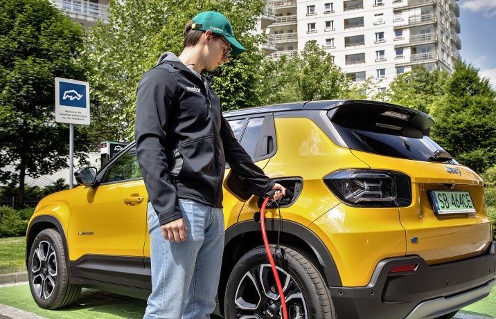 Jeep Avenger BEV (2023) – ładowanie