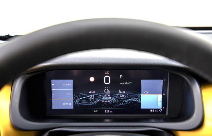 Jeep Avenger BEV (2023) – cyfrowe wskaźniki