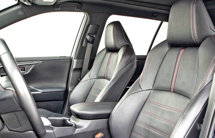 Toyota RAV4 Plug-in Hybrid AWD-i – fotele