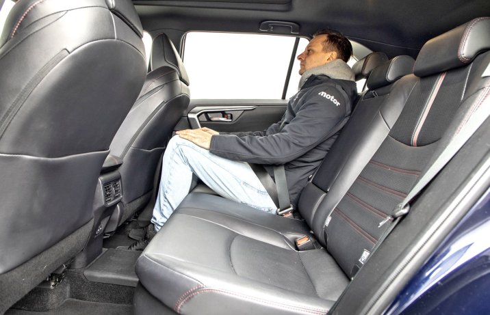 Toyota RAV4 Plug-in Hybrid AWD-i – kanapa