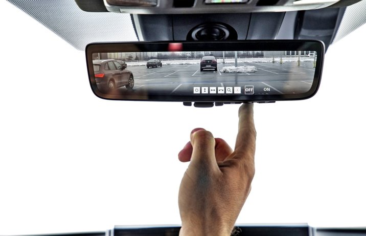 Toyota RAV4 Plug-in Hybrid AWD-i – lusterko