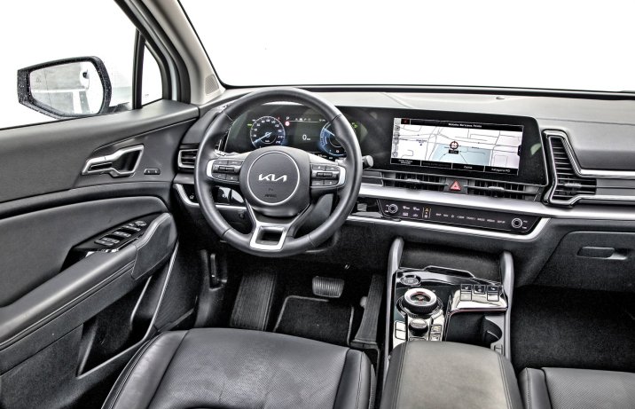 Kia Sportage 1.6 T-GDI Plug-in Hybrid (PHEV) – kokpit