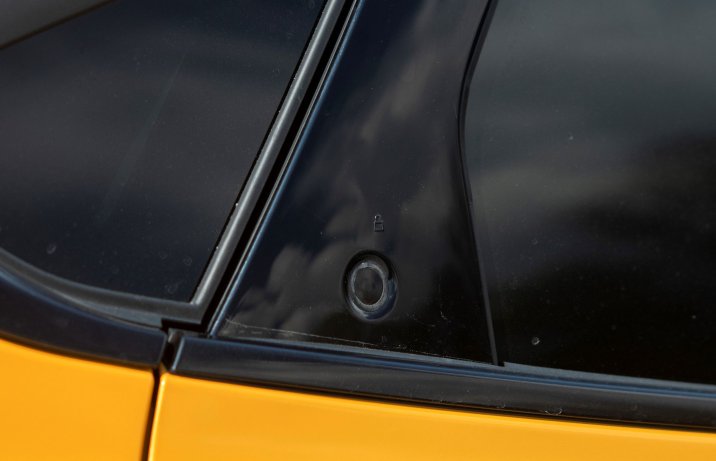 Ford Mustang Mach-E - tylna klamka